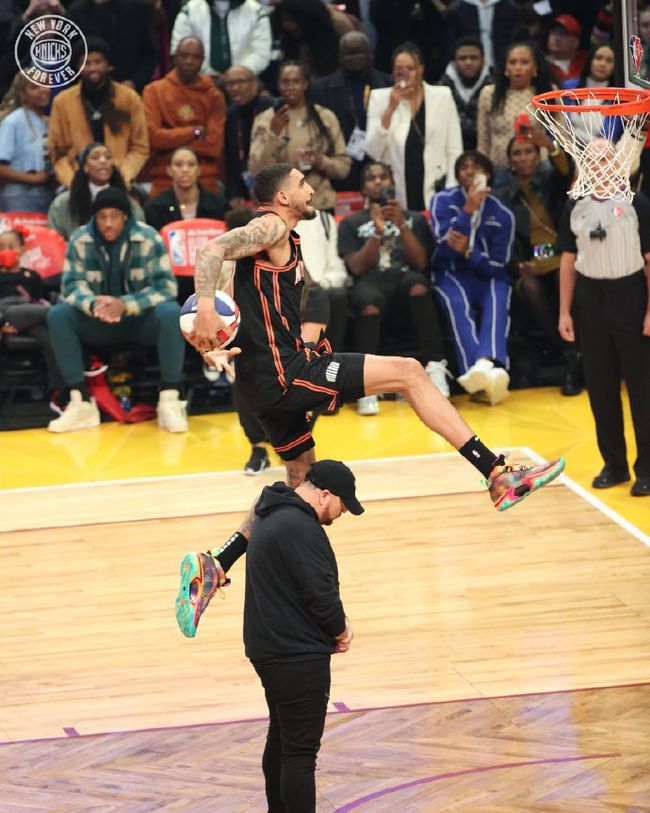 但均扮演着 但均扮演着