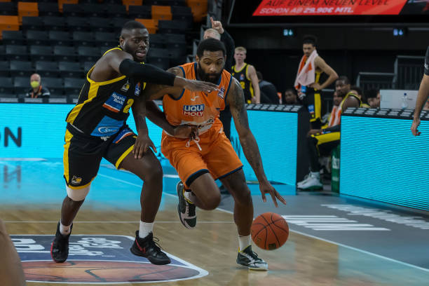 布朗不仅展 布朗不仅展