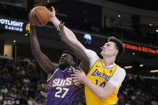 与球迷的重 与球迷的重